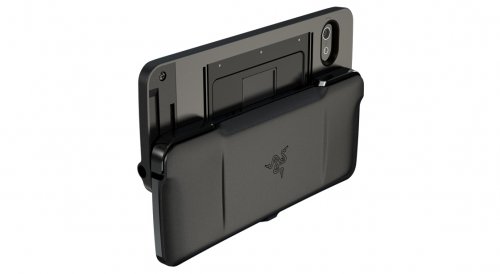 e3-2014-razer-junglecat-gives-your-iphone-a-slide_dm12.jpg