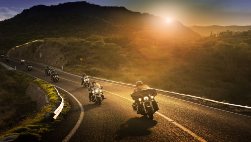 Harley-Davidson_KingoftheRoad-01.thumb.png.8d9c0b98cc164e7efe8f9a75feb1439c.png